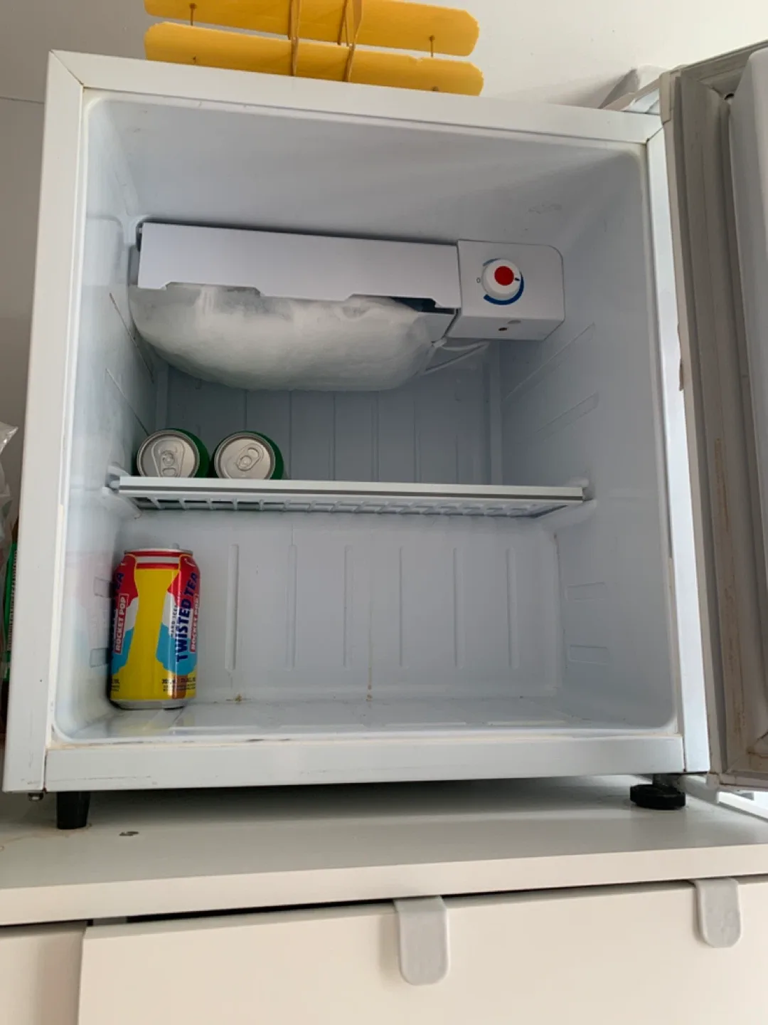 Danby Mini Fridge - White image indicator(2)