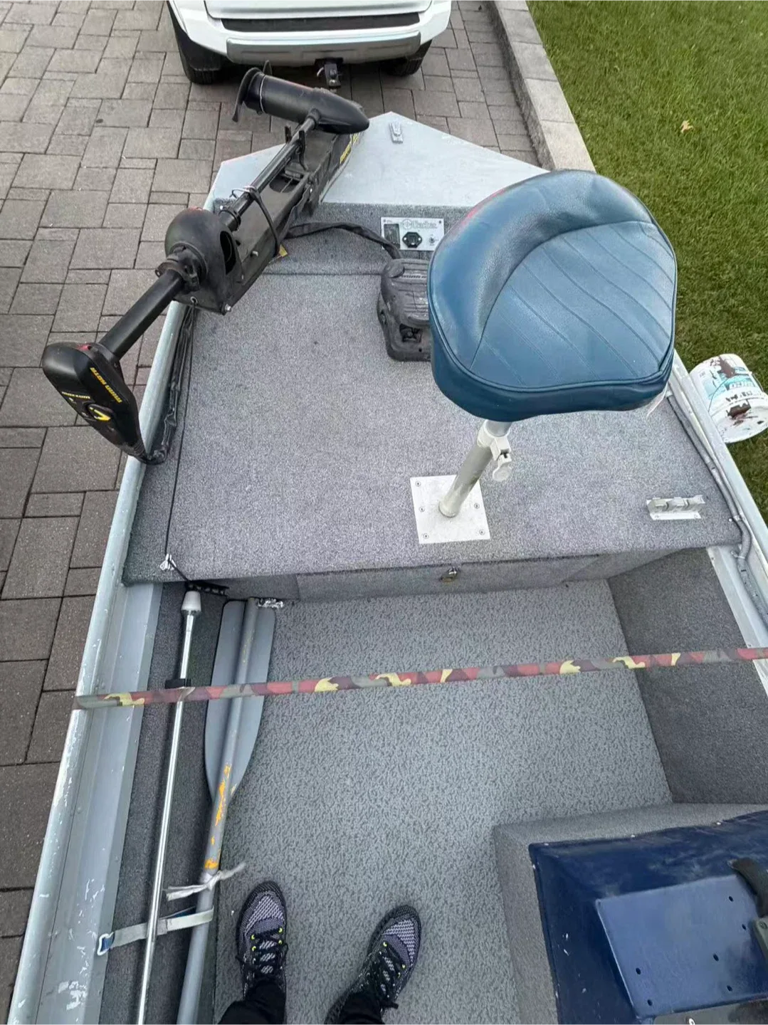 Aluminum Fishing Boat with Evinrude 90 and Minn Kota Maxxum image indicator(4)