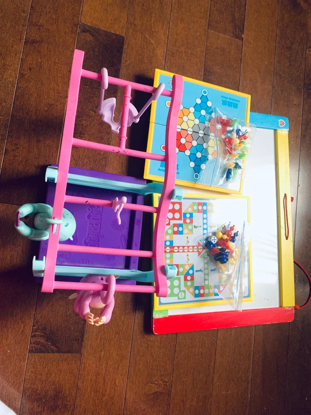 Fingerlings Monkey & Jumping Chess Game thumbnail