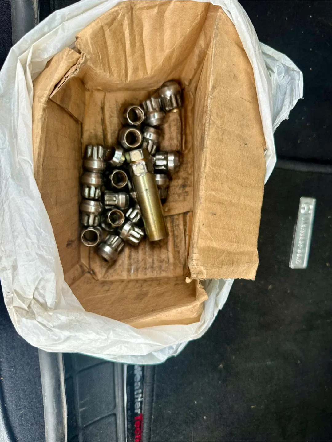 Set of 4 Blizzak DM-V2 Winter Tires 265/60R18 image indicator(9)