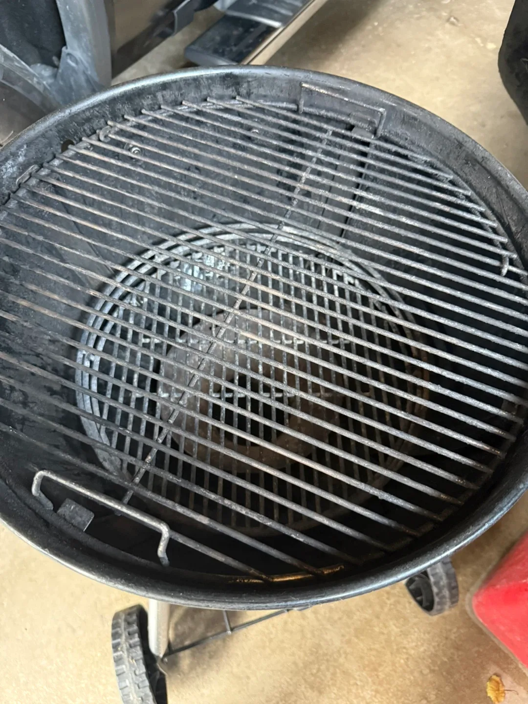 Charcoal griller + accessories image indicator(6)