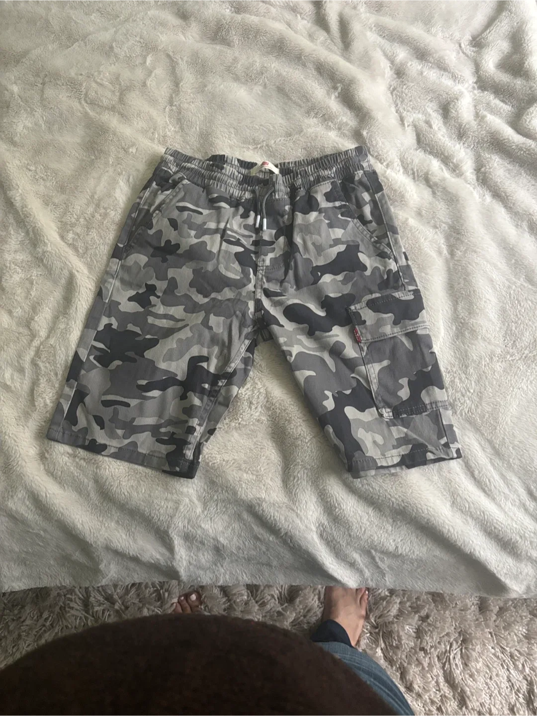 Levi's Camo Shorts - Size L (10/12) image indicator(3)