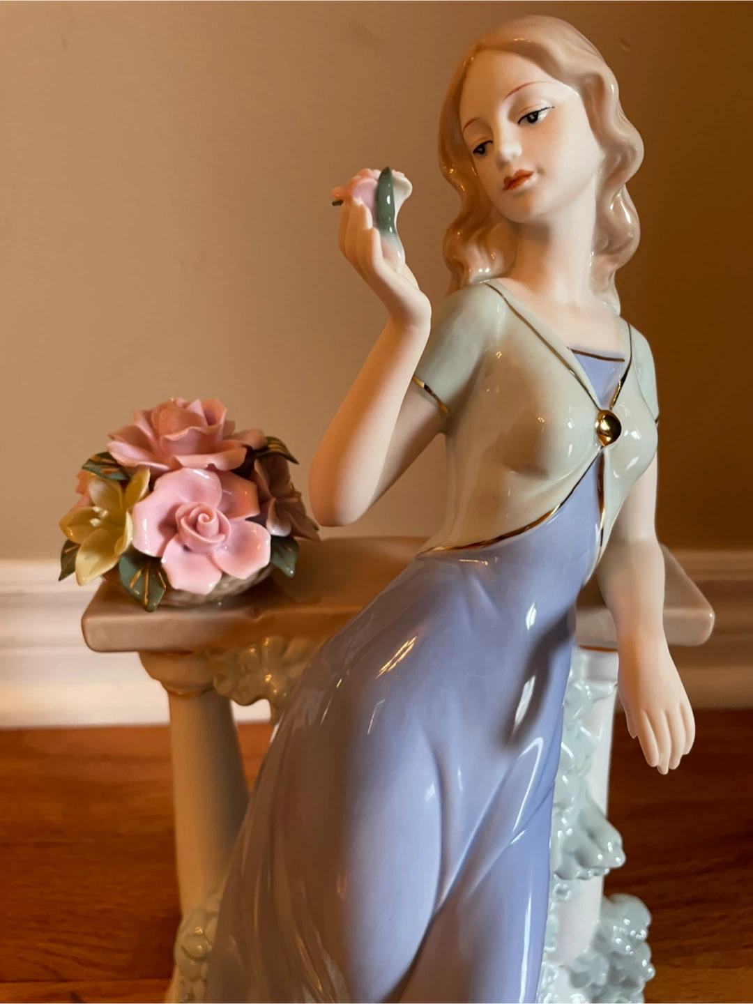 Lladro Style Porcelain Figurine - photo 4