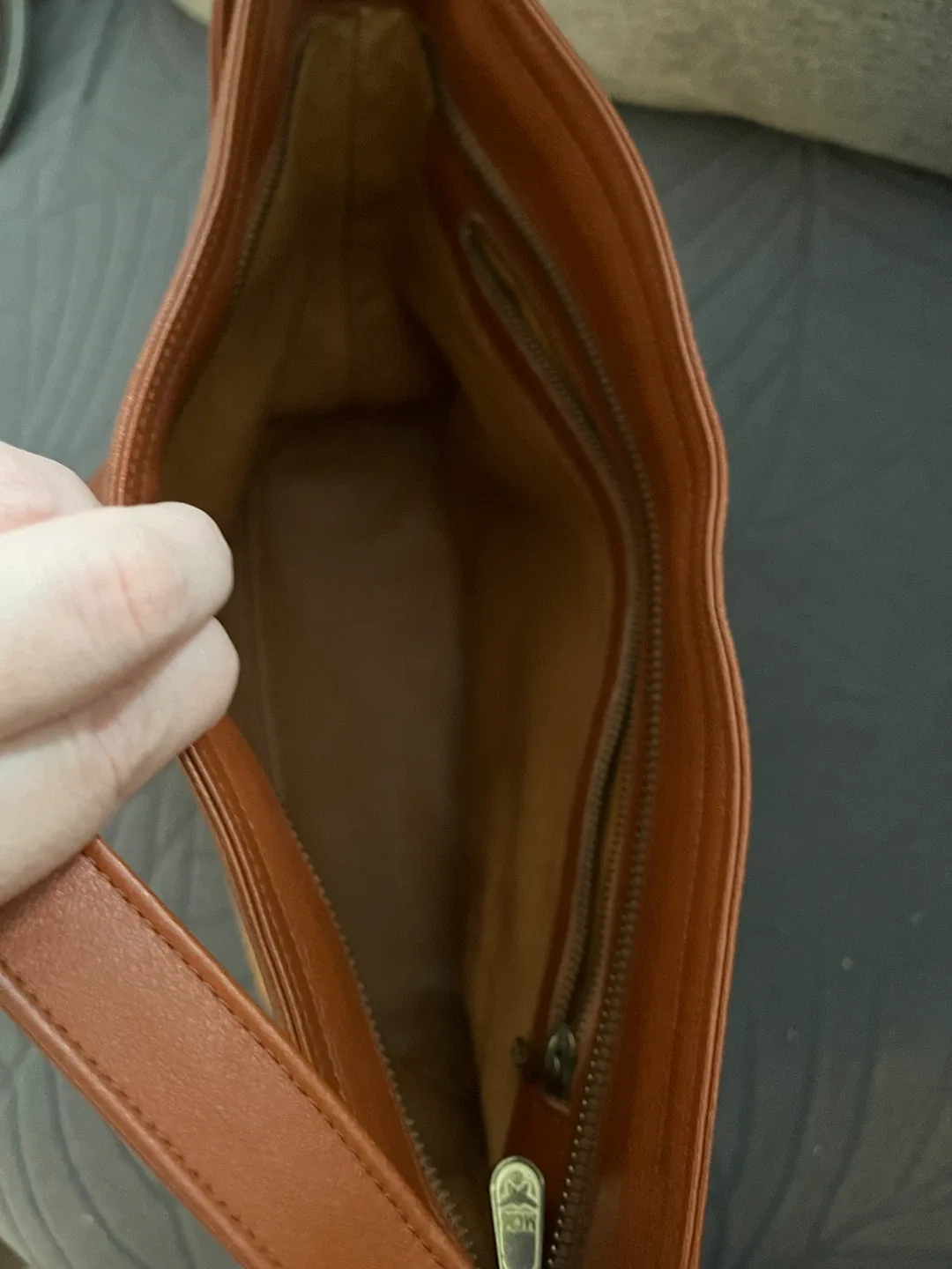 MCM Shoulder bucket Bag image indicator(4)