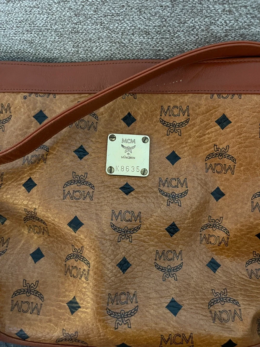 MCM Shoulder bucket Bag image indicator(2)