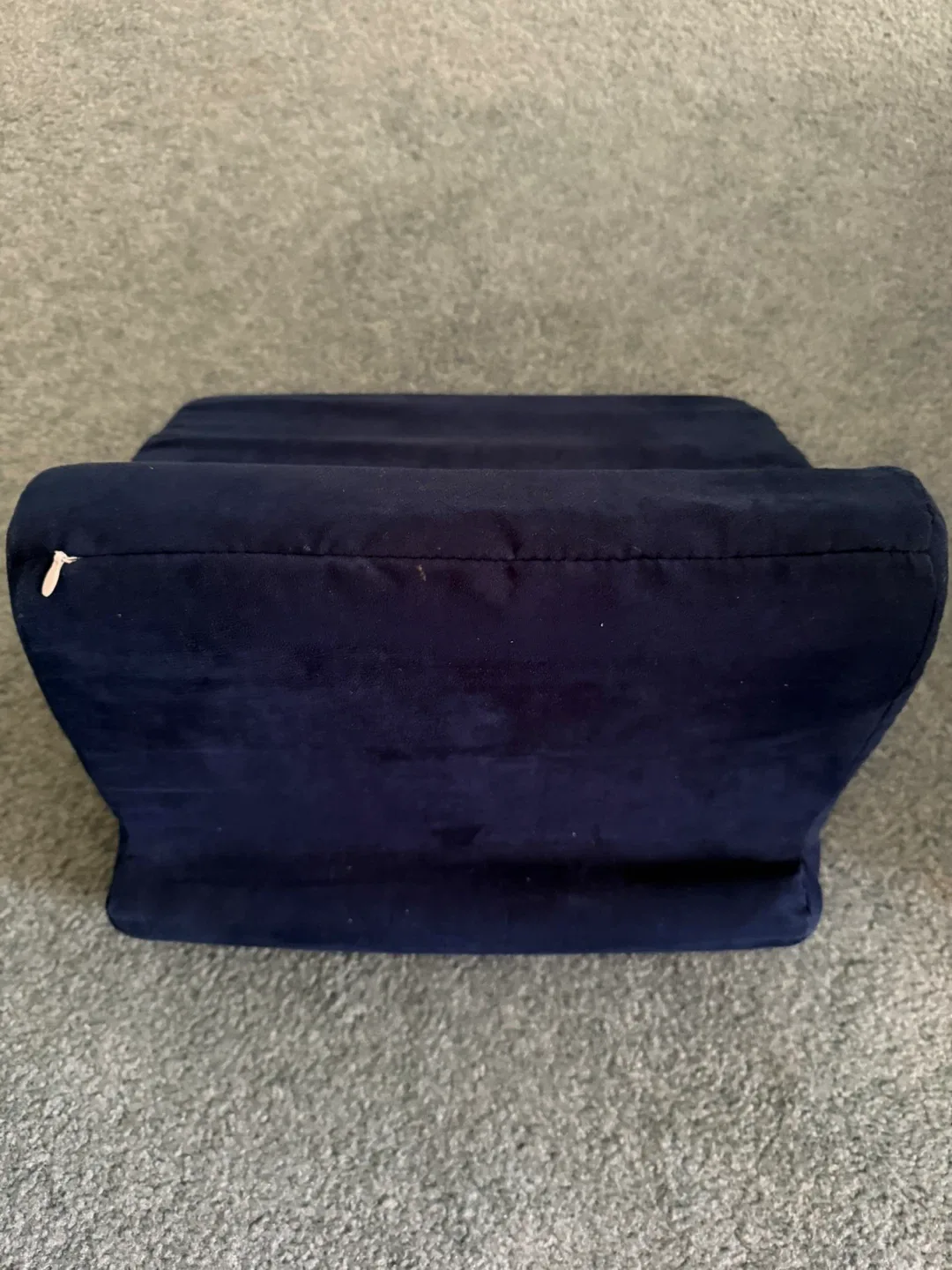 Cushioned pilllow stand for tablets, e-readers and more. image indicator(2)