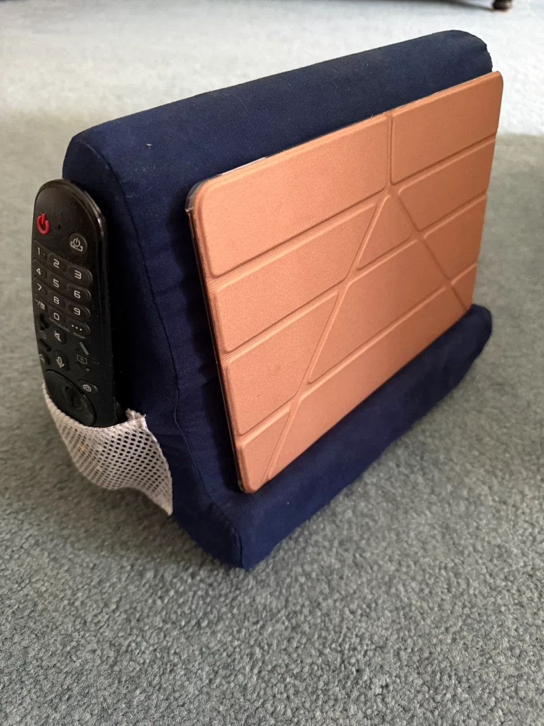 Cushioned pilllow stand for tablets, e-readers and more. image indicator(4)