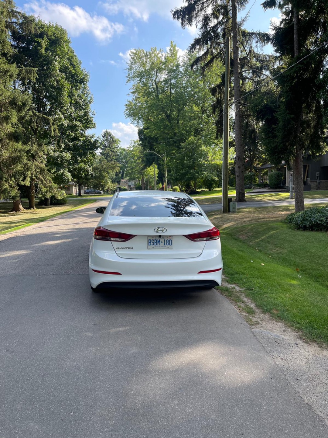 Hyundai Elantra - White Sedan - photo 2