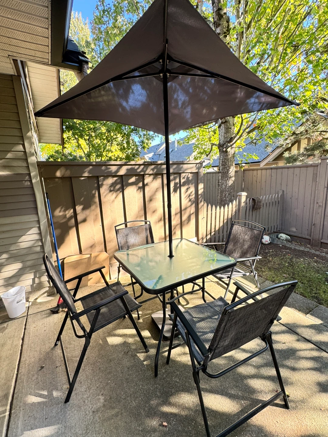 Patio Table Set w/ 4 Chairs & Umbrella