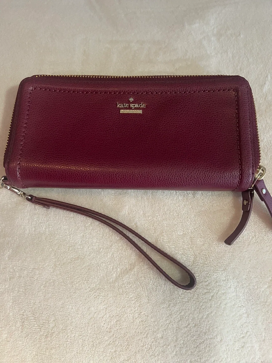 NEW Kate Spade Burgundy Wallet - just reduced image indicator(3)