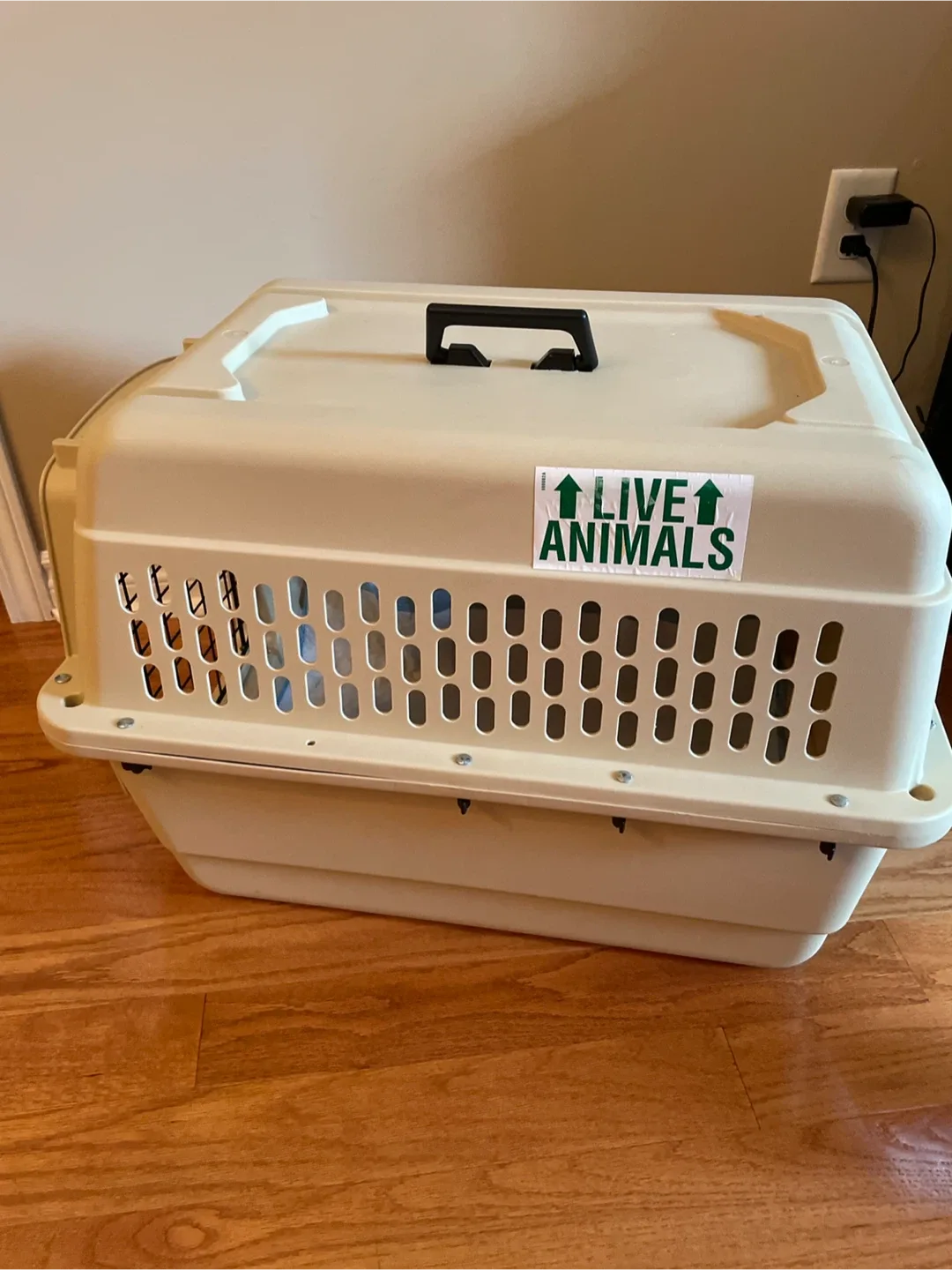 Airline Safe and Compliant Pet Carrier image indicator(2)