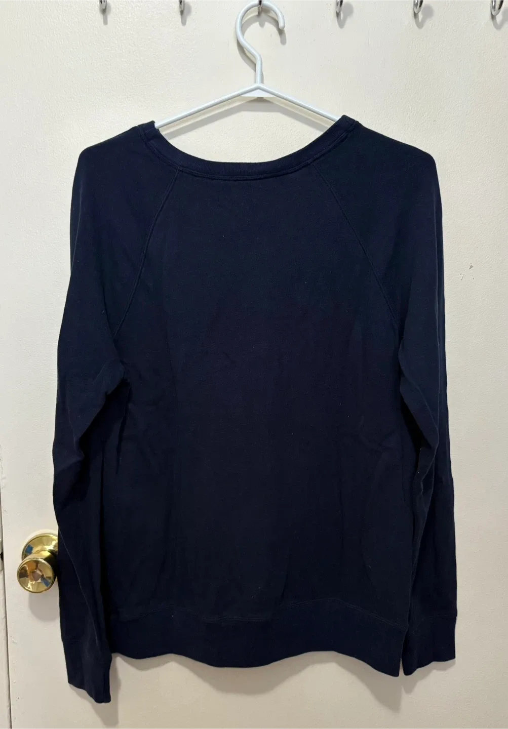 Women’s Abercrombie & Fitch Black Sweatshirt-Large image indicator(2)