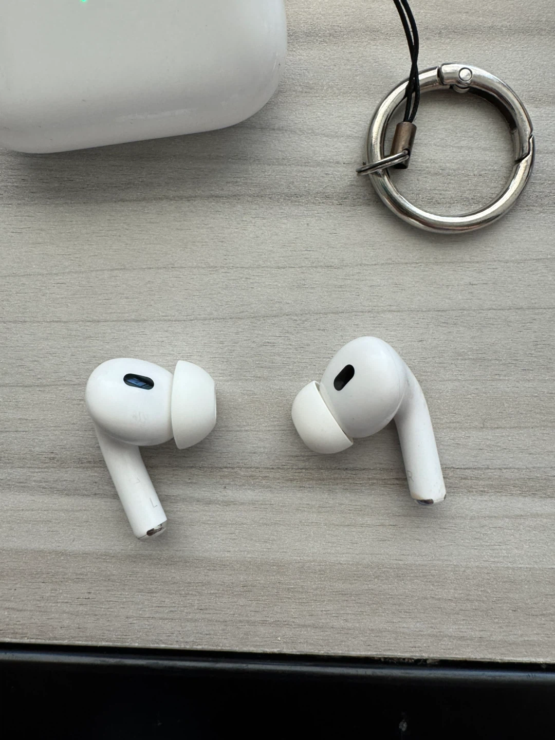 Apple AirPods Pro (2nd generation) - photo 2