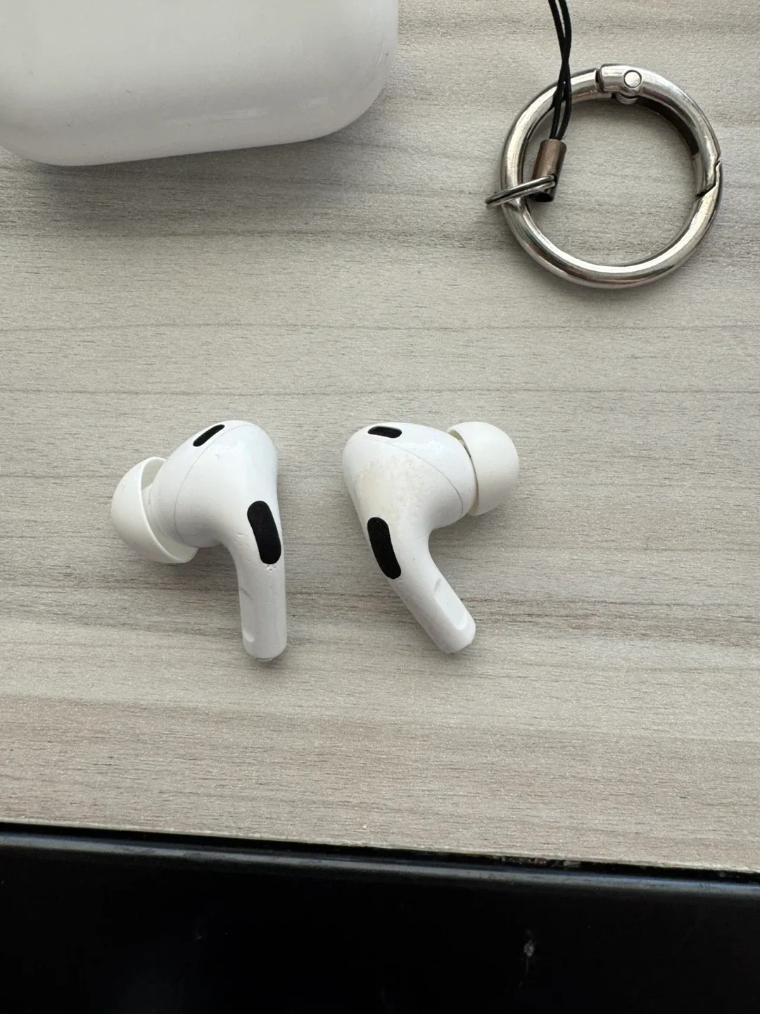 Apple AirPods Pro (2nd generation) image indicator(3)