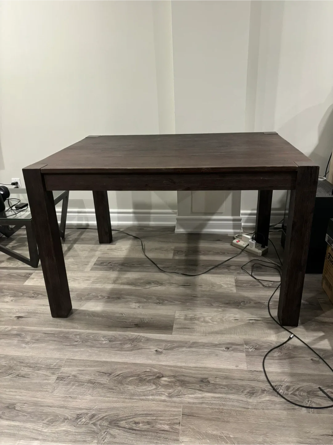 LIKE NEW Structube 4-6 seat wooden table