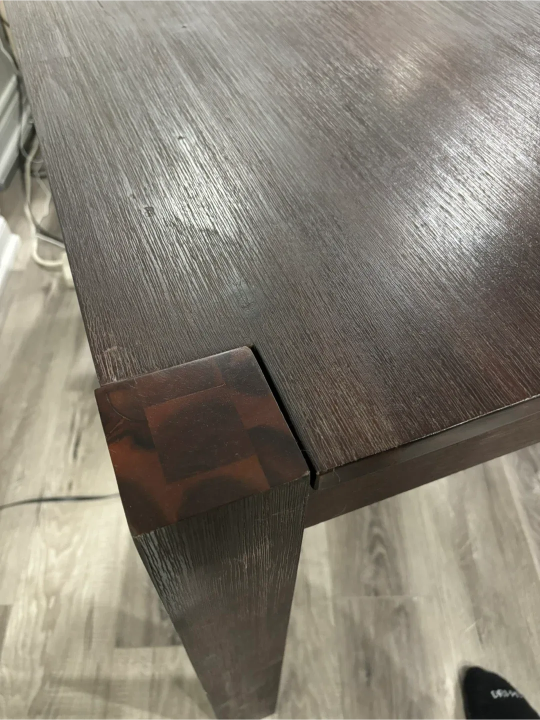 LIKE NEW Structube 4-6 seat wooden table image indicator(2)