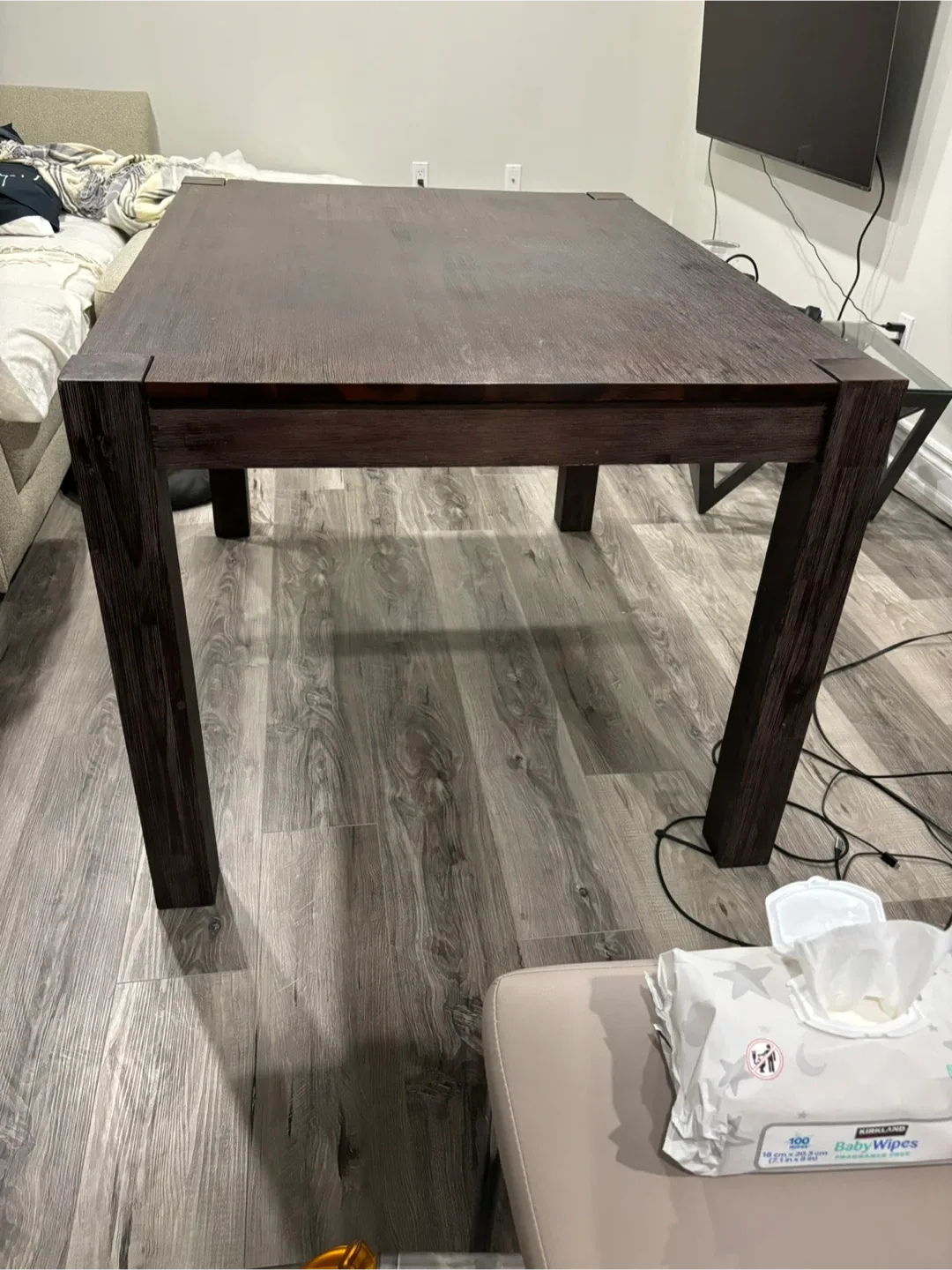 LIKE NEW Structube 4-6 seat wooden table image indicator(6)