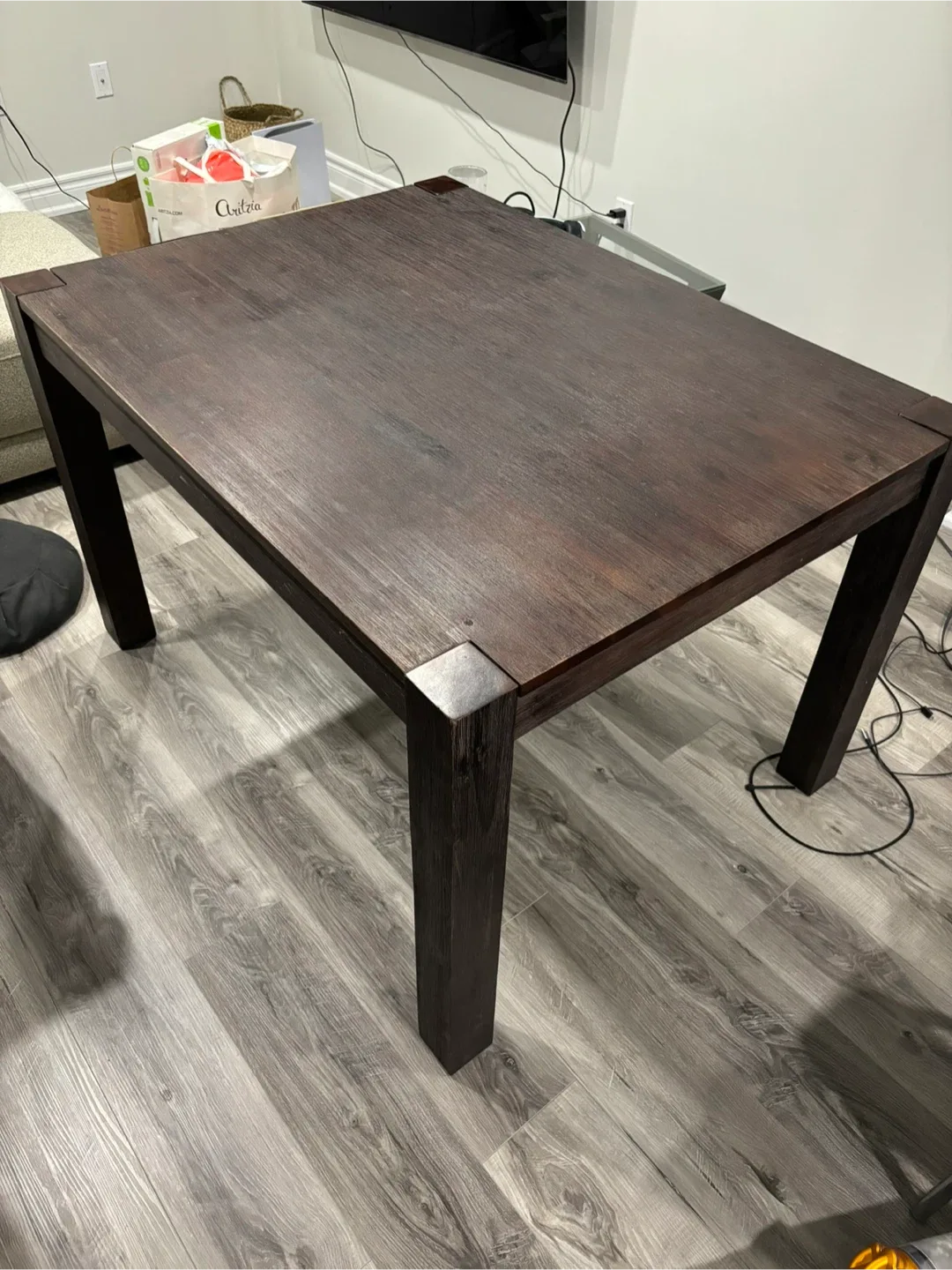 LIKE NEW Structube 4-6 seat wooden table image indicator(7)