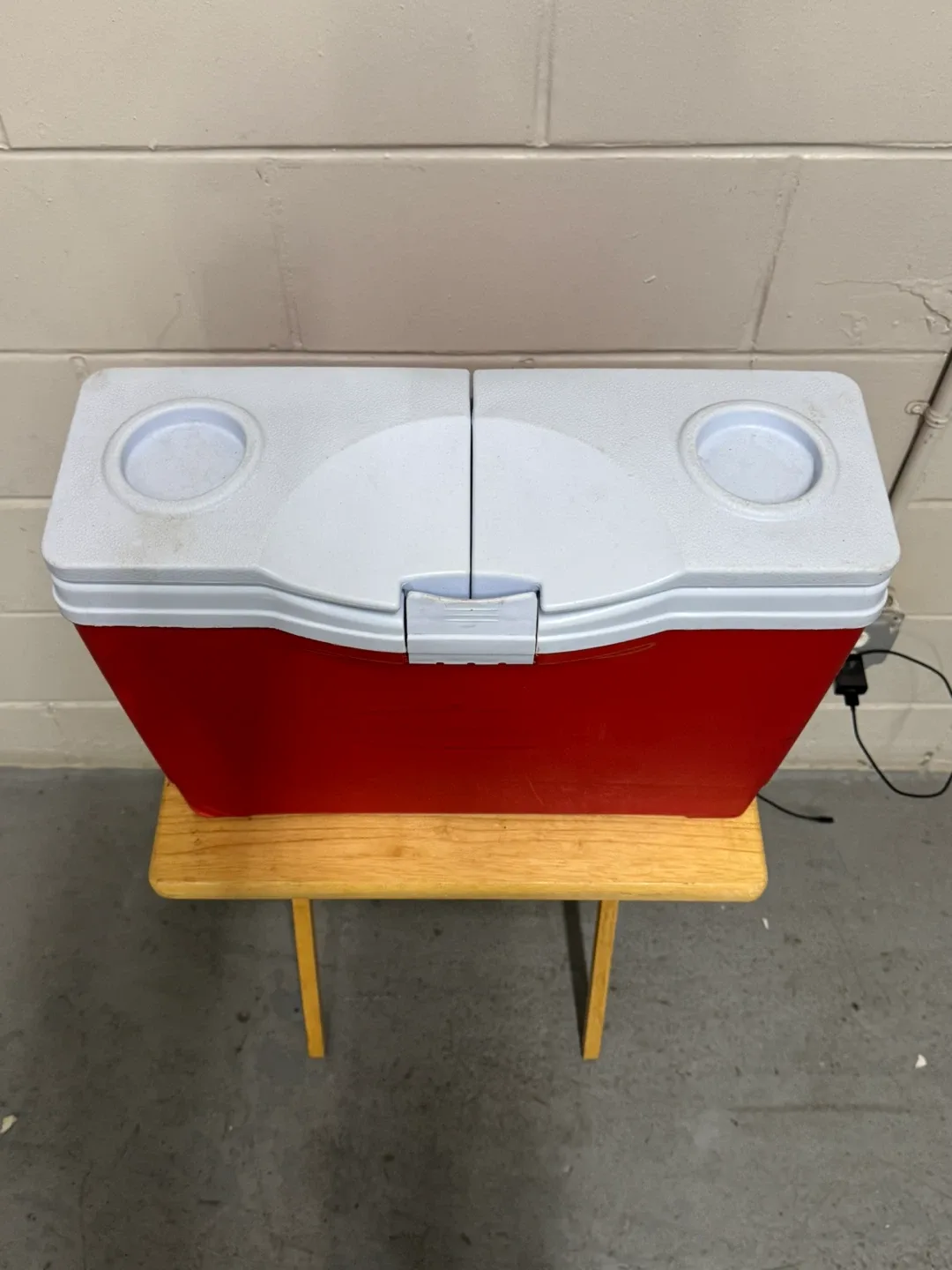 Red and White Cooler image indicator(2)