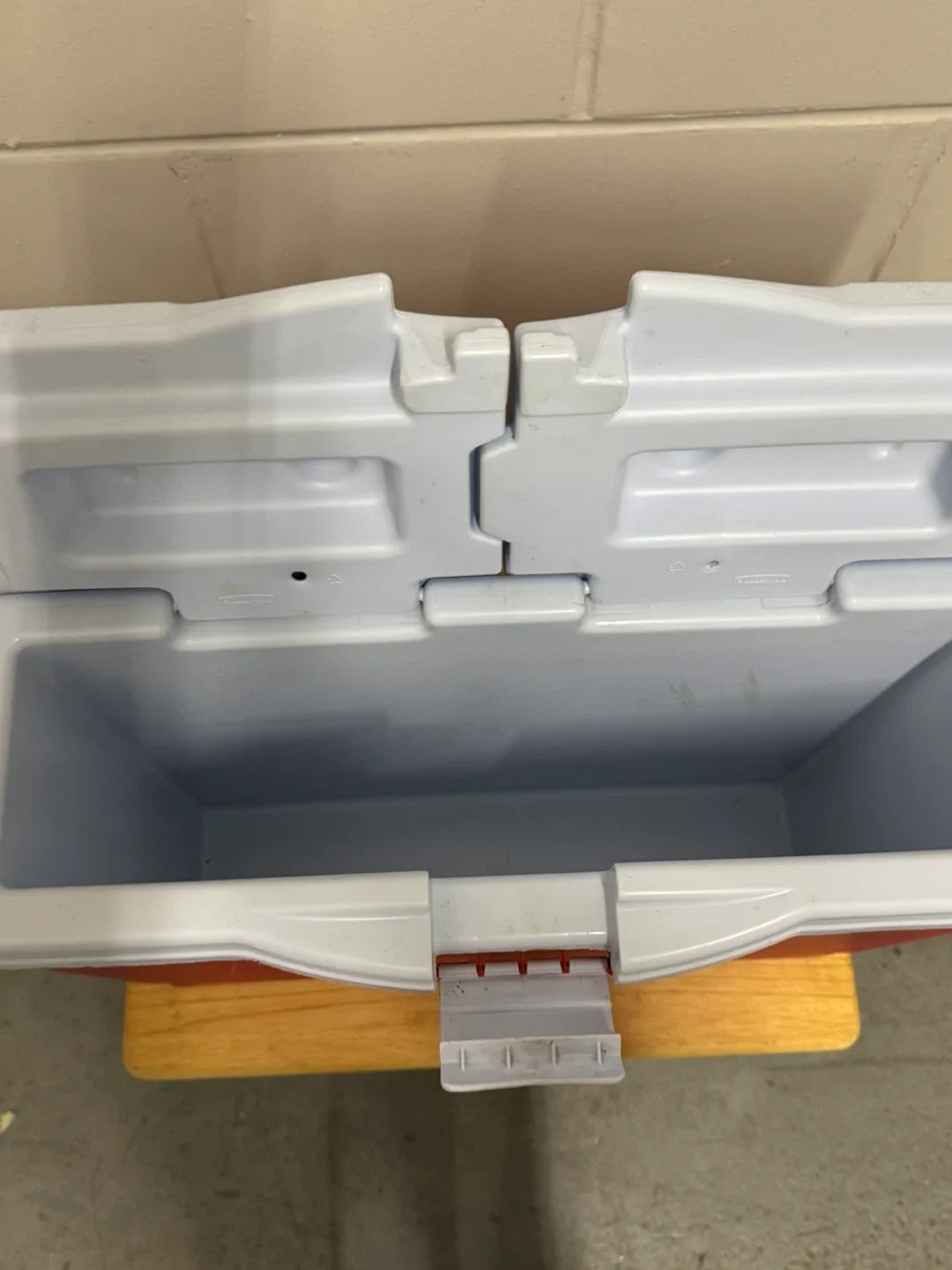 Red and White Cooler image indicator(3)