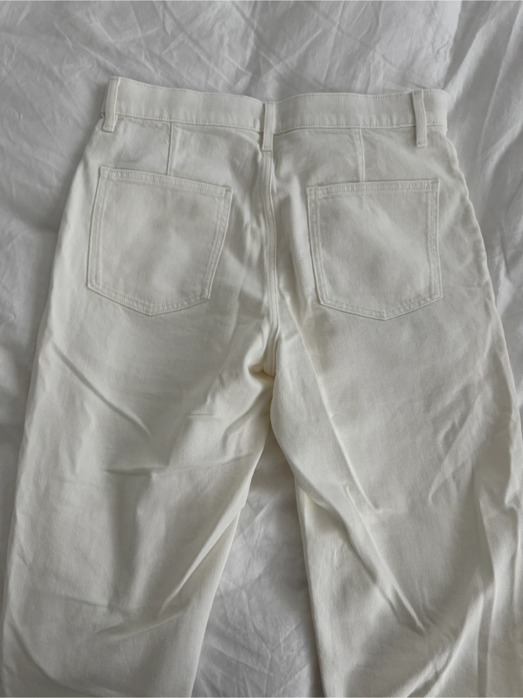 Uniqlo Relaxed Ankle Jeans - Off White, Size M - photo 4