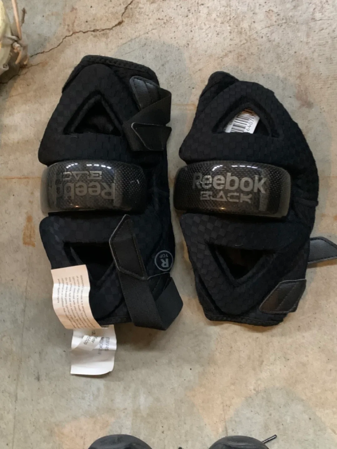 Lacrosse Sticks, Bag, Elbow Pads, shoes image indicator(4)