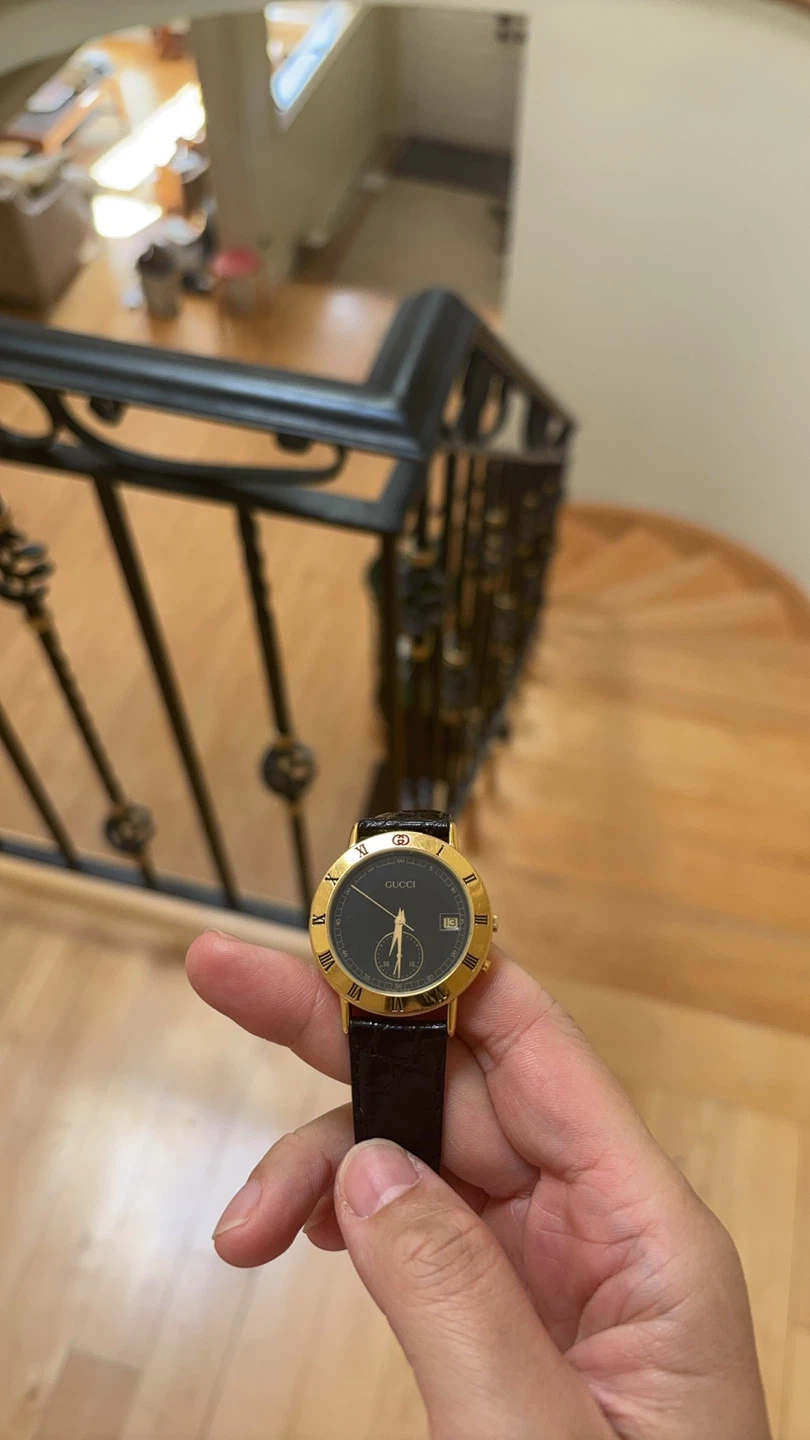 Gucci Gold & Black Leather Watch - photo 3