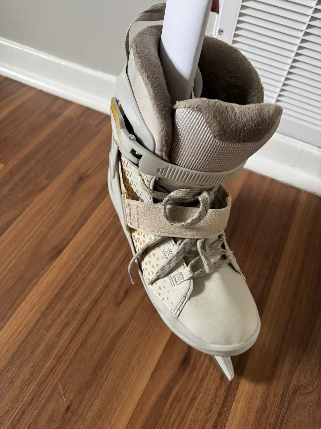 Ice Skates - Size 42 image indicator(3)