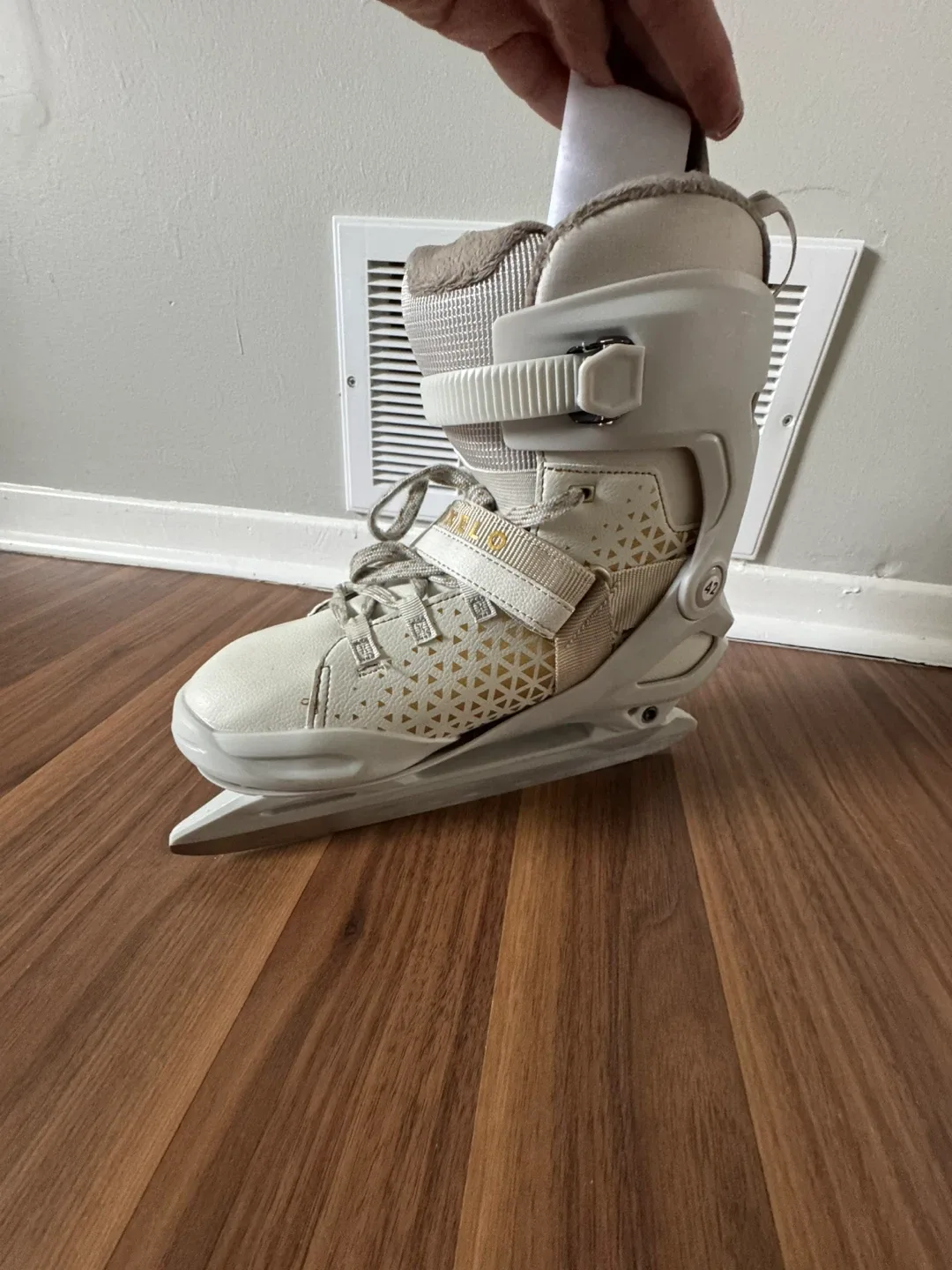 Ice Skates - Size 42 image indicator(2)