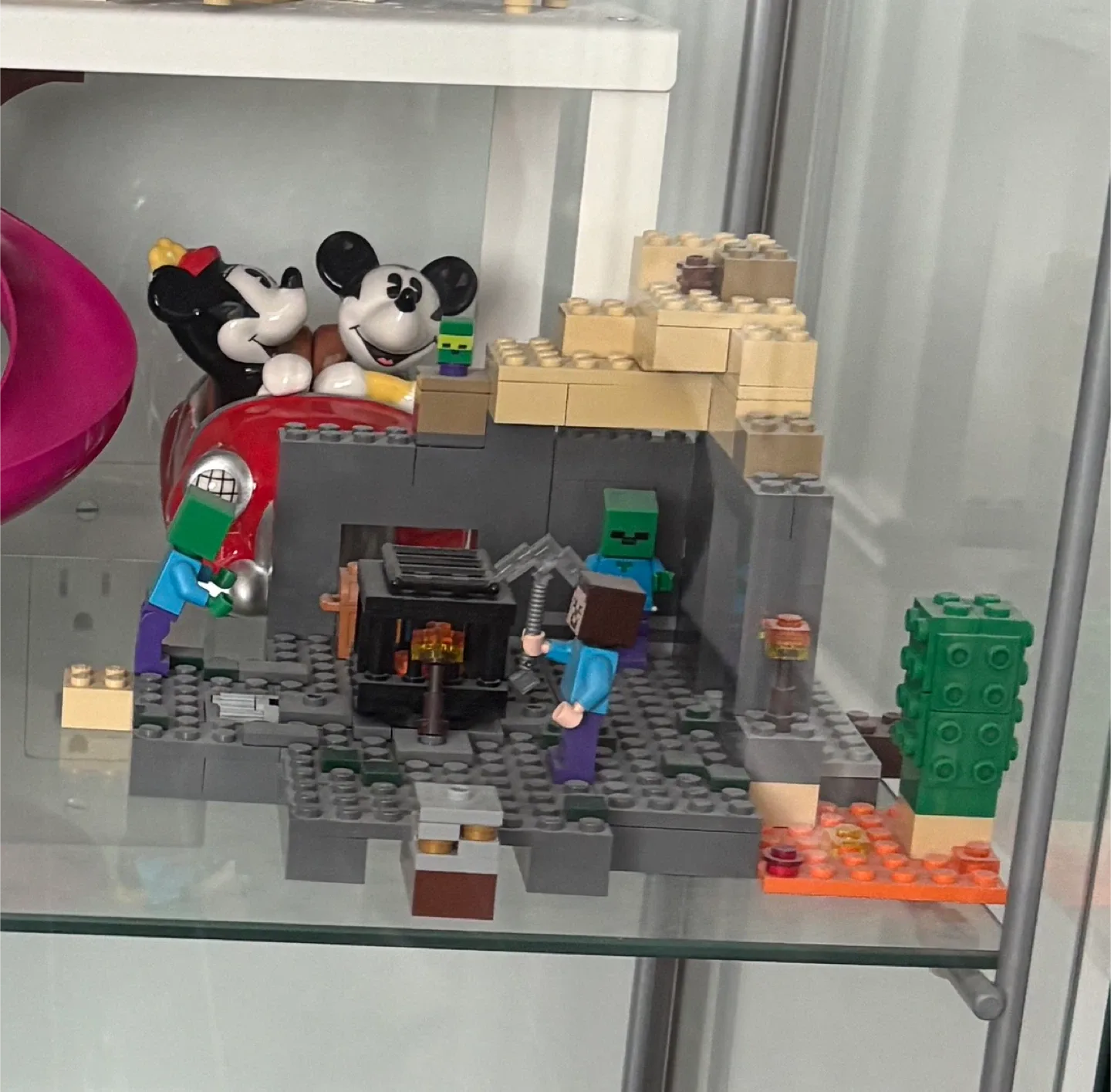 RETIRED LEGO Minecraft The Mine & The Dungeon image indicator(2)