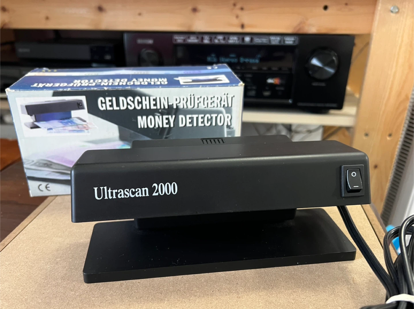 ULTRASCAN  counterfeit money detector