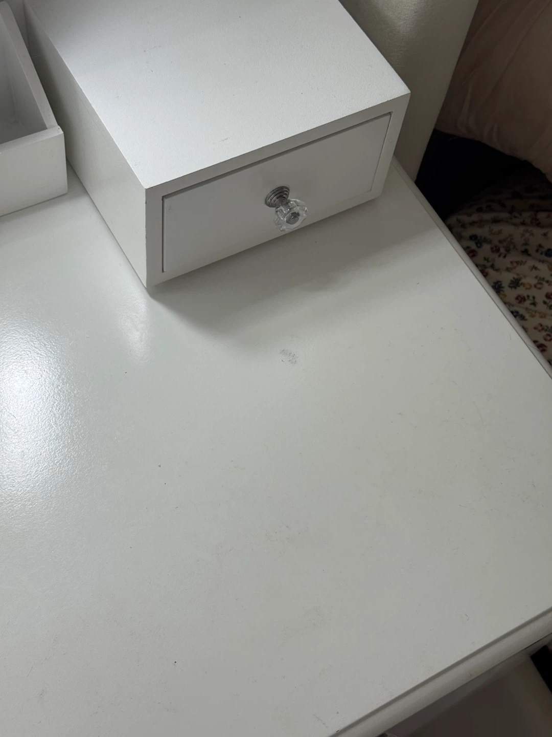 White Vanity Table with Lighted Mirror & Stool - photo 5
