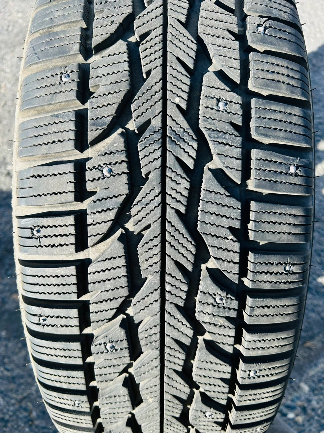 Almost new mounted 235/45 R18 with TPMS - photo 4