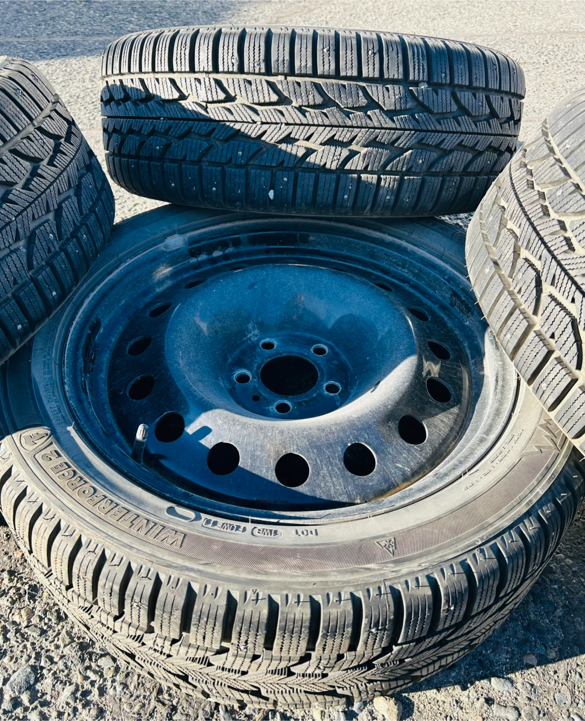 Almost new mounted 235/45 R18 with TPMS - photo 3