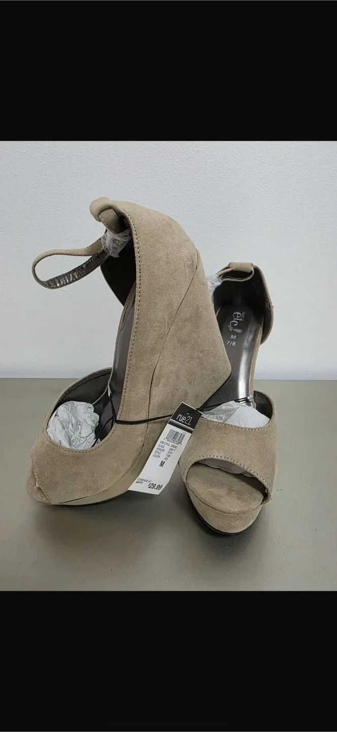 Rue21 Wedge Heels - Size 7/8 thumbnail