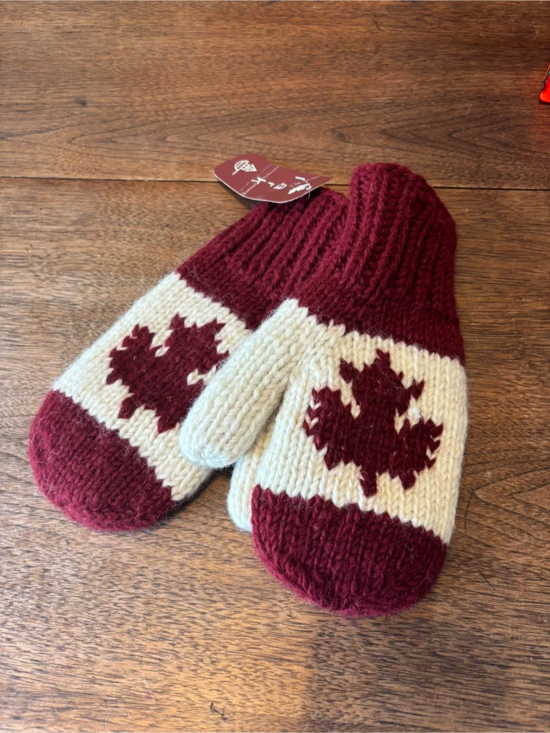 Canadian Maple Leaf Mittens image indicator(2)