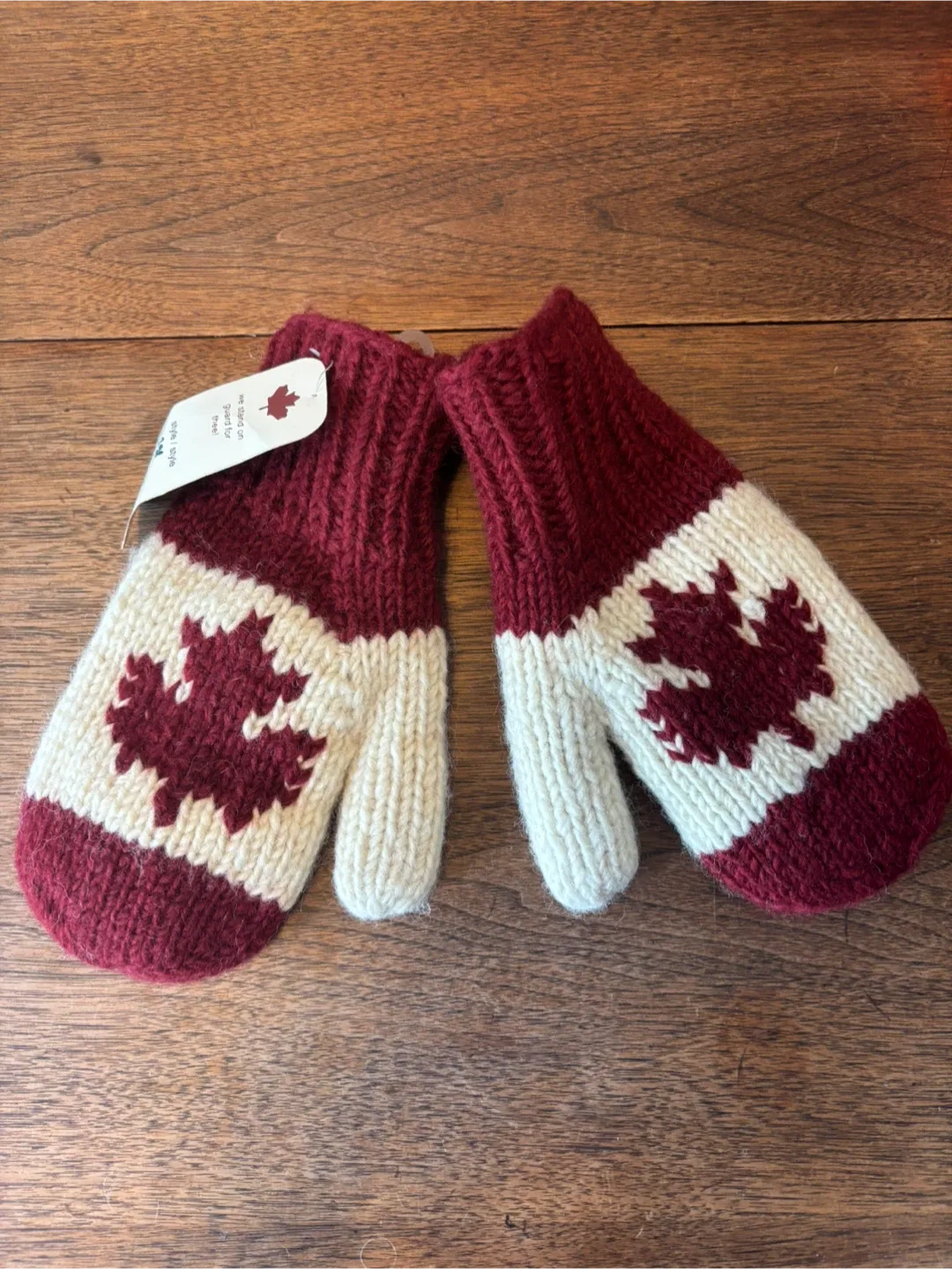 Canadian Maple Leaf Mittens image indicator(3)