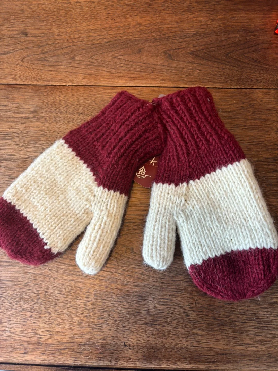 Canadian Maple Leaf Mittens image indicator(4)