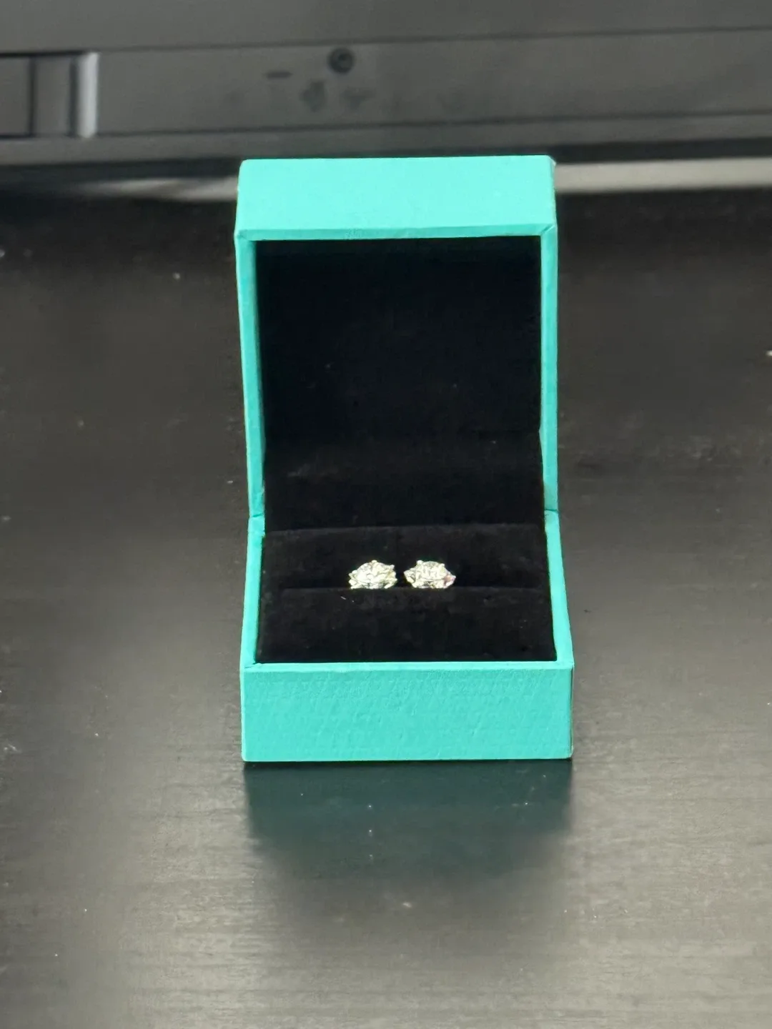 Selling new  14k 1.2g Dainty lab Diamond Earring image indicator(5)