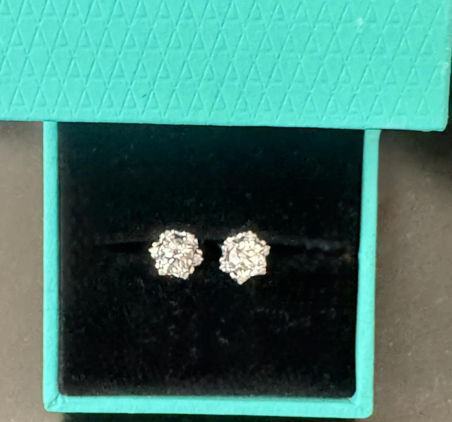 Selling new  14k 1.2g Dainty lab Diamond Earring image indicator(2)