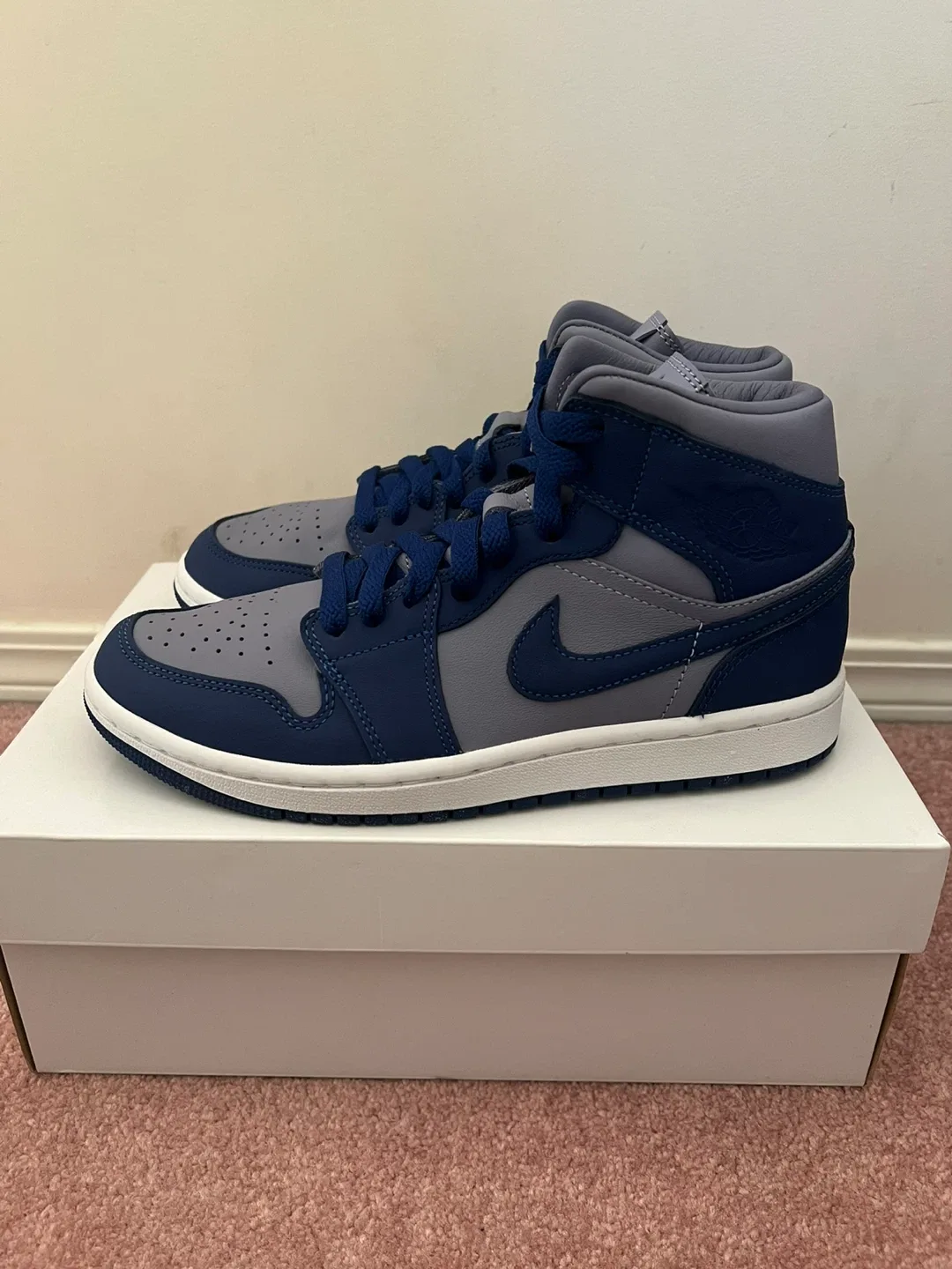 Air Jordan 1 Mid SE Shoes - Size 7 Women’s - Royal Blue/ Purple image indicator(2)