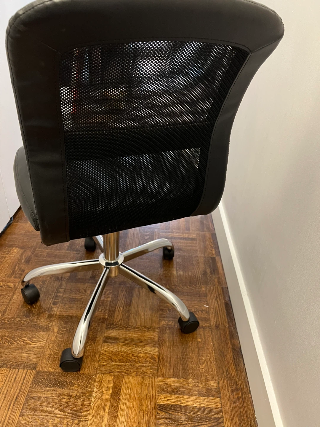 Black Office Chair - photo 3
