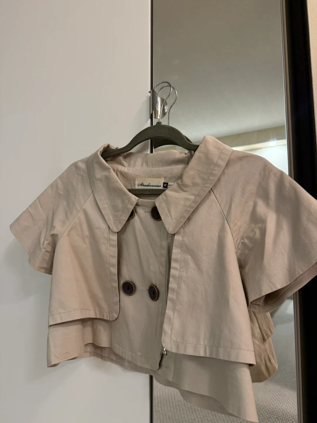 Cropped beige trench jacket