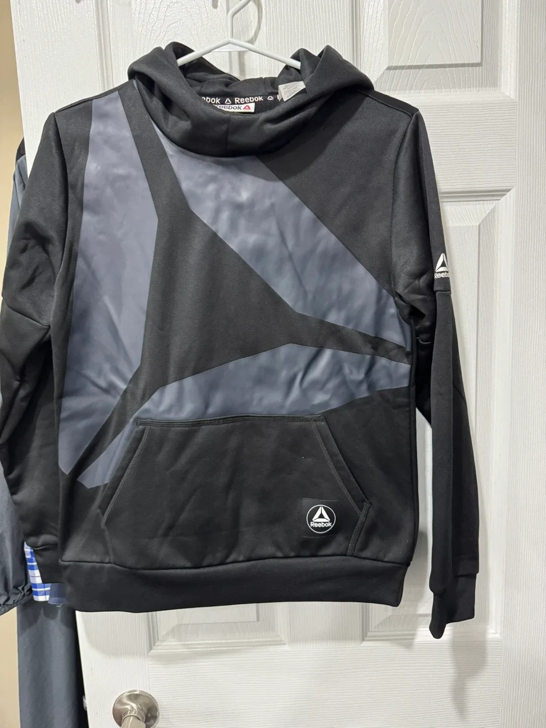 REEBOK HOODIE BOYS 14-16 NEW WITHOUT TAG NO DAMAGES thumbnail