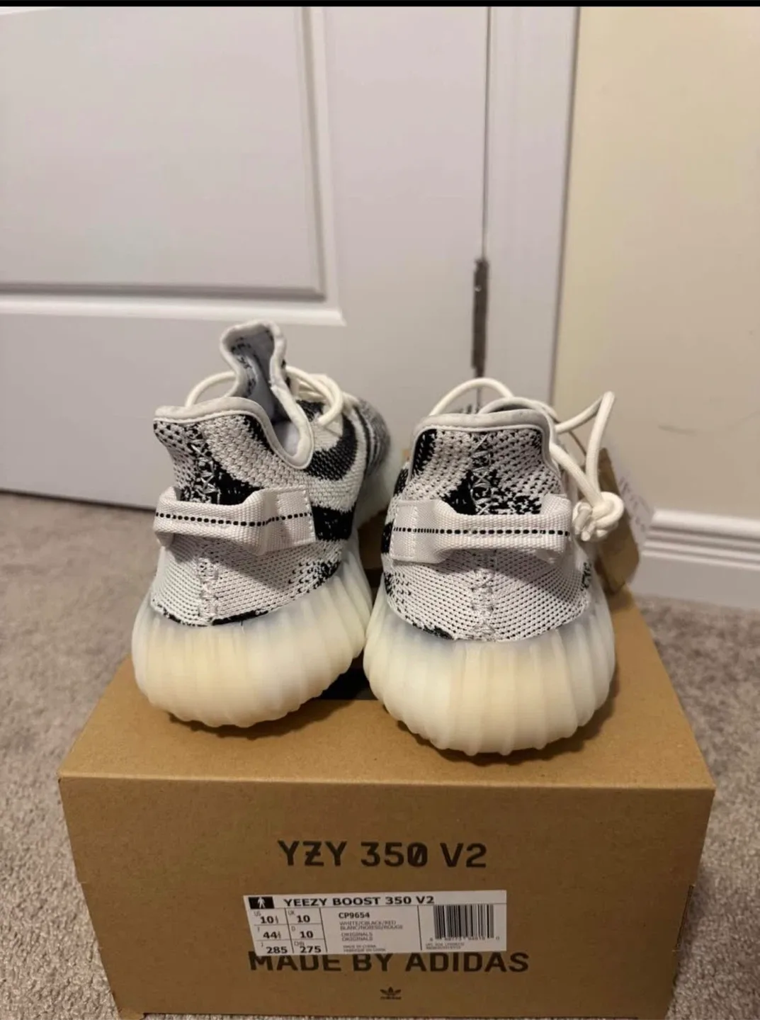Adidas Yeezy Boost 350 V2 Zebra image indicator(2)