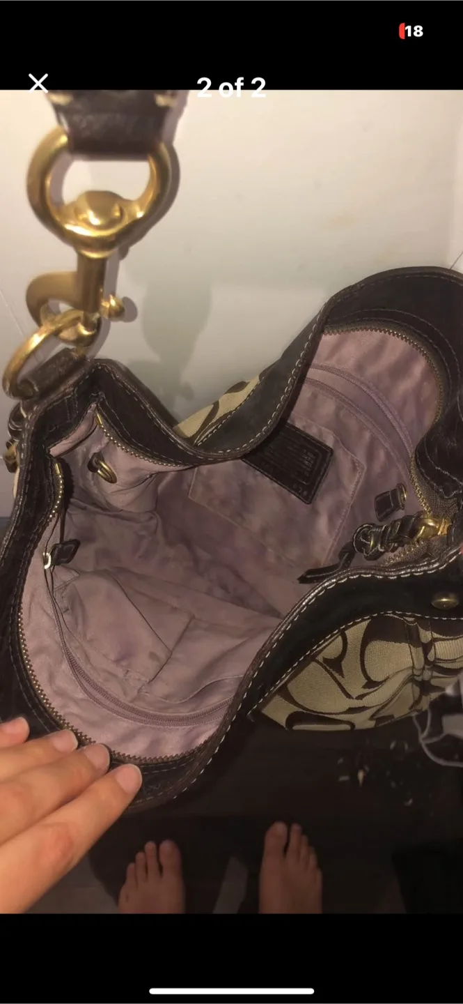 Coach Signature Hobo Bag image indicator(3)