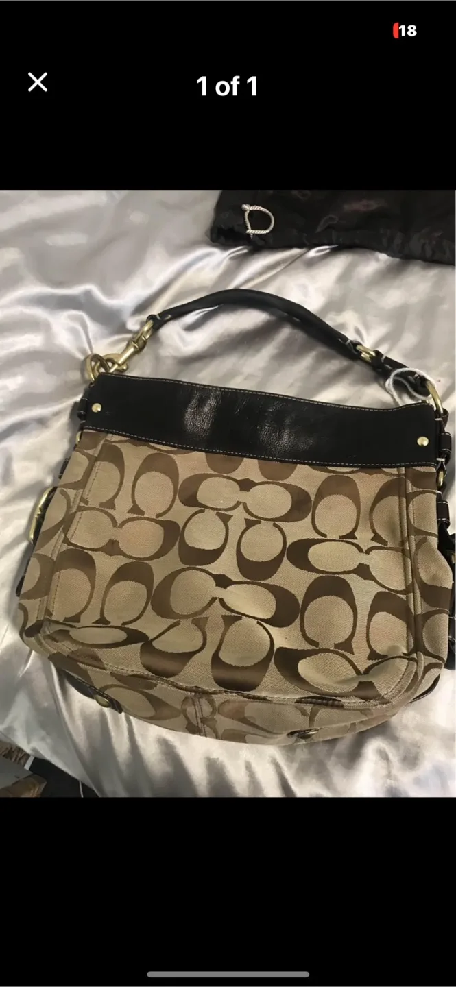 Coach Signature Hobo Bag image indicator(2)