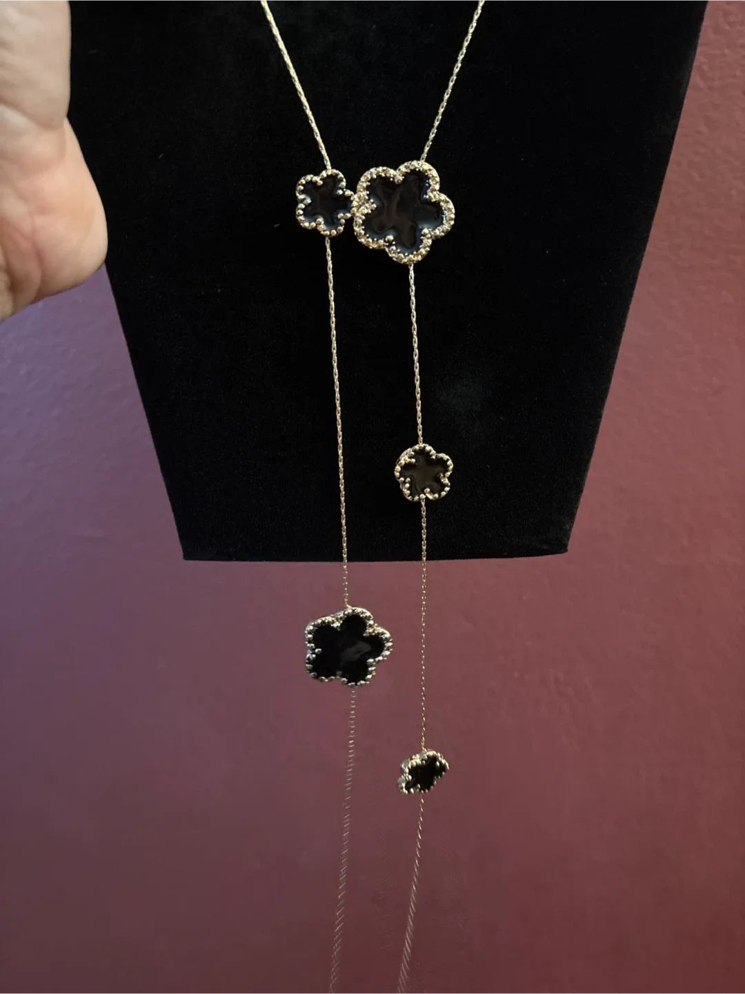 Alhambra Long onyx Black and 18 K Gold SS Necklace image indicator(4)