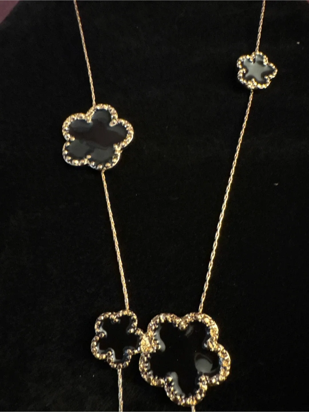 Alhambra Long onyx Black and 18 K Gold SS Necklace image indicator(5)