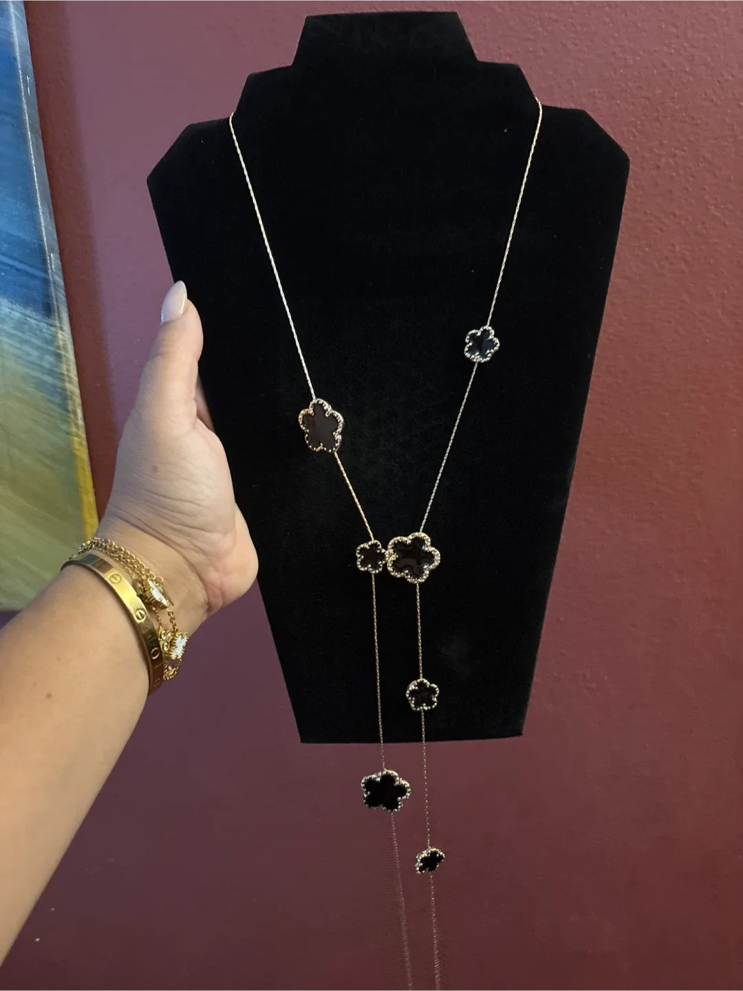 Alhambra Long onyx Black and 18 K Gold SS Necklace image indicator(2)